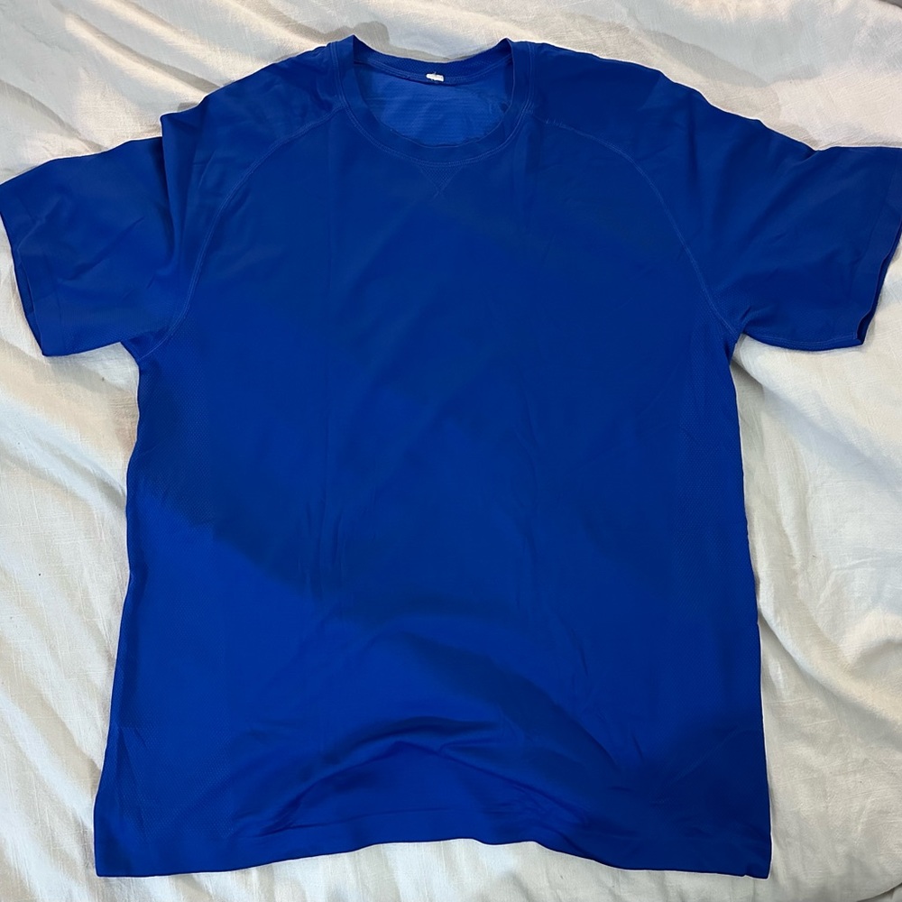 Lululemon men’s xl shirt -blue. Great condition!